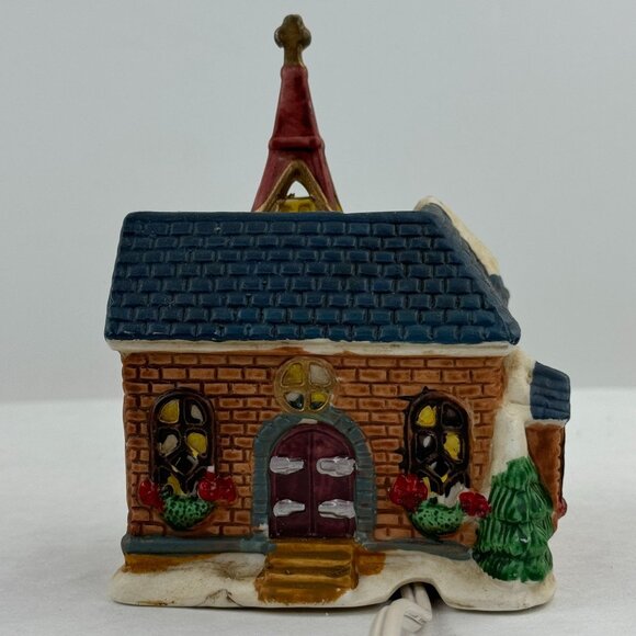 Vintage Ceramic Light-Up Christmas Village Church Chapel Wreath Snow Small 5" - Picture 13 of 14